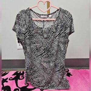 New York & company keyhole top